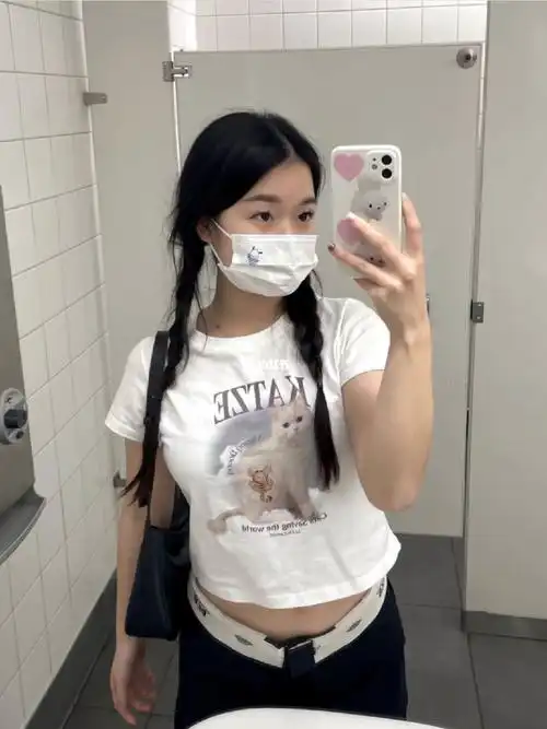 daisychoiii   #加拿大韩裔  #ins  #ig  #ig博主  #校园穿搭  #对镜