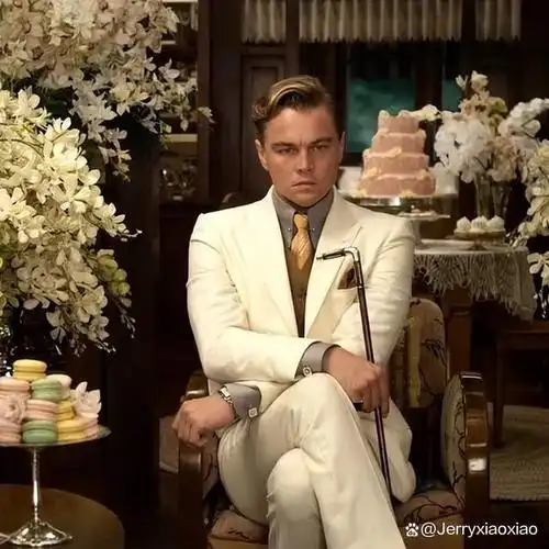 频道在放电影,《了不起的盖茨比》,这部电影,或者说小说早就有所耳闻