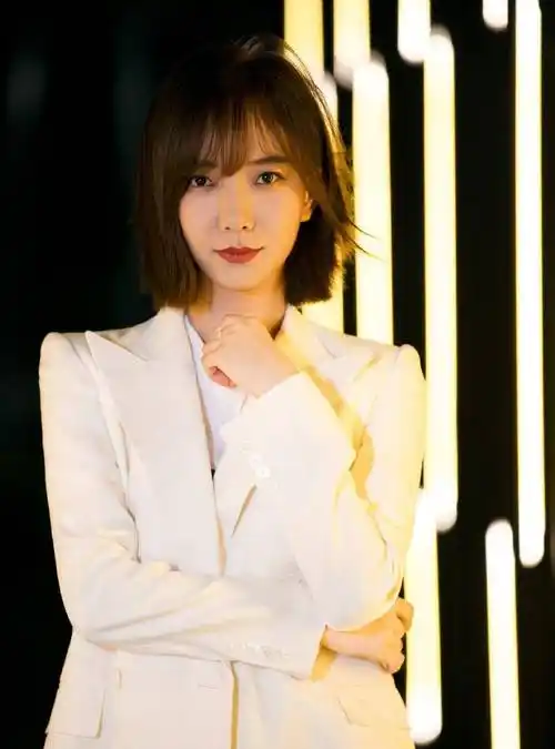 原创36岁王珞丹真会穿穿黑色西服套装低调奢华大气意外穿出高级感