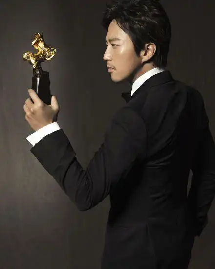 金马奖入围者与小金马亲密合照,邓超孙俪互换画风周迅变许愿少女