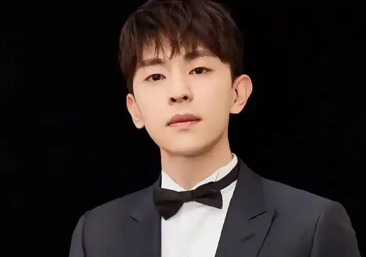 原创偷逃税被罚106亿的邓伦生活中是个怎样的人