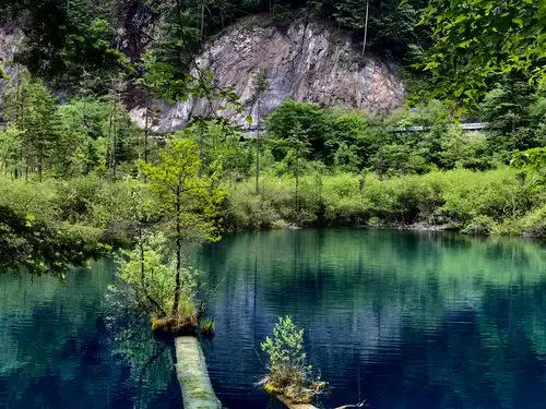 游览神奇的人间仙境——九寨沟