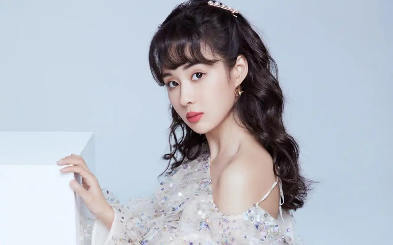 郑合惠子性感迷人写真桌面壁纸