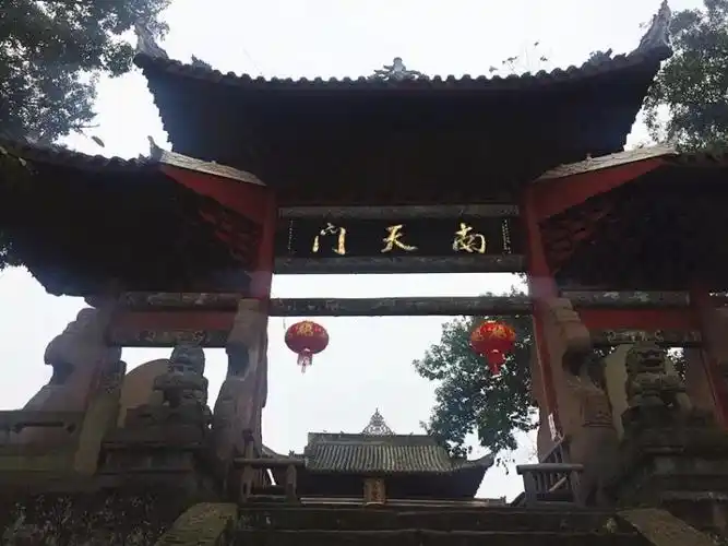 哇哦!终于到了《西游记》里面的南天门了,你们看这里像不像"天庭"?