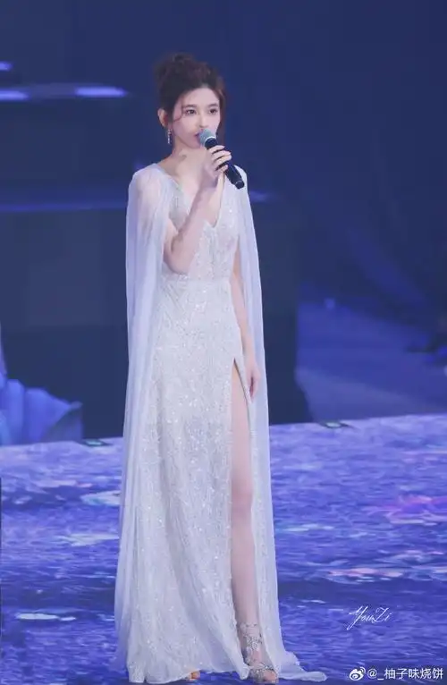 林思意超话#snh48group年度青春盛典#今日,无论哪个词,都及不上你半分