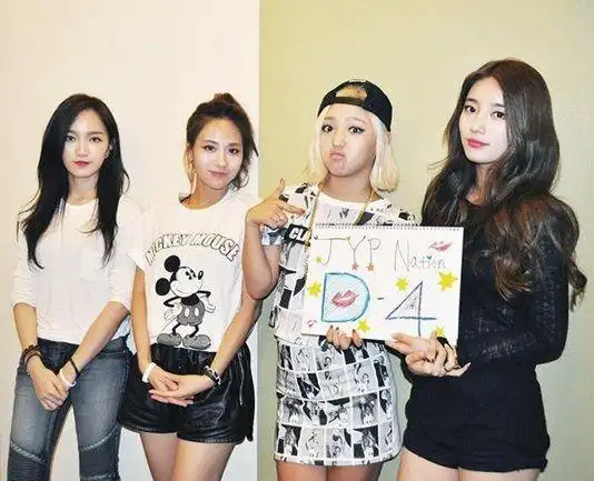 昨日(8月5日),韩国女团missa通过jyp官方推特(twitter)公开4成员合照