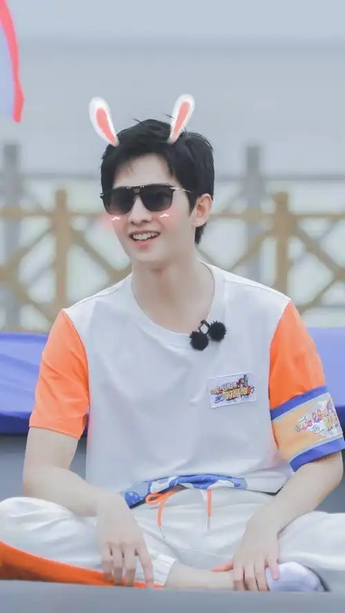 壁纸:军艺校草杨洋美图