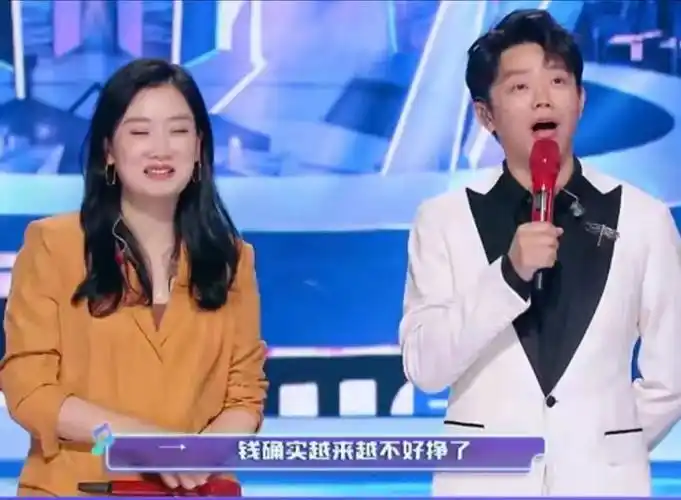 还有近年从油腻霸总向 " 搞笑男 " 转型的黄晓明.