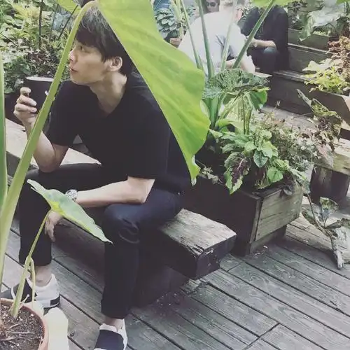 李易峰街拍part5 逛逛街 逛逛书店 喝杯咖啡 惬意的生活2017纽约时装