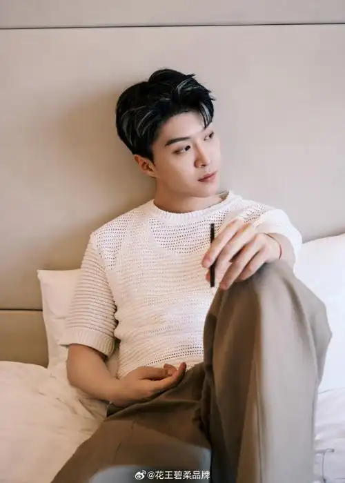 碧柔品牌代言人@范丞丞adam0616和李佳琦之间的互动简直太可爱了有木