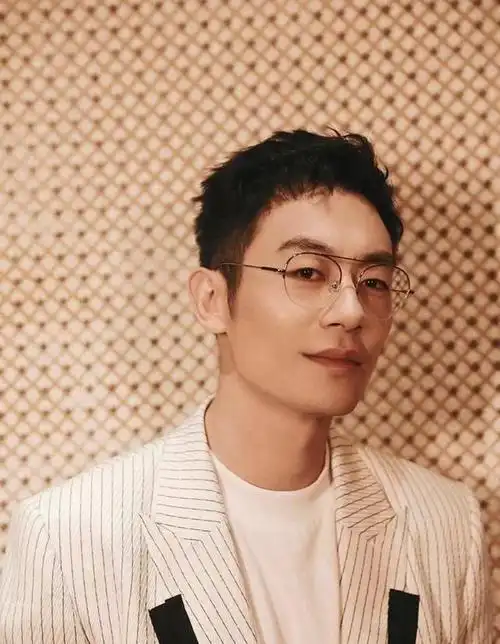 朱亚文不愧是大众男神,越来越有男人味了,气质碾压一众小鲜肉 - 展会