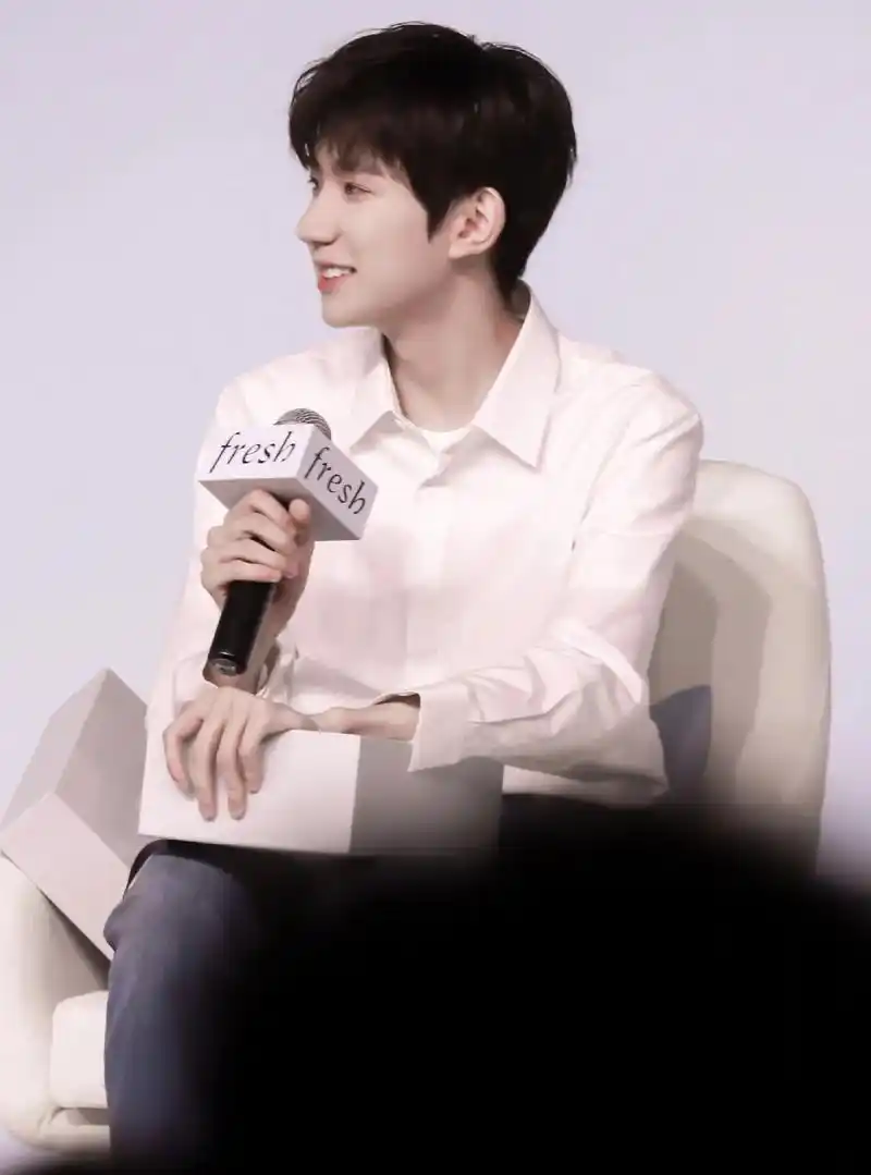 王总,太帅了怎么办?(〃17ω17)#王源 #神仙颜值 #颜值  - 抖音