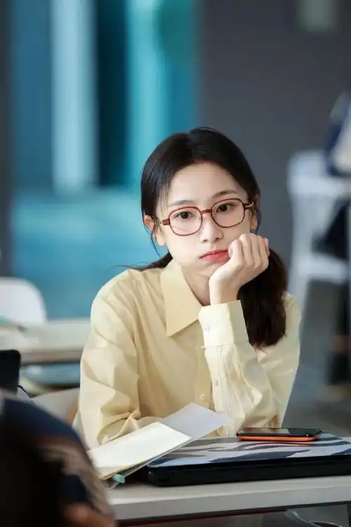 四年了姜梓新还是那个明玉小可爱