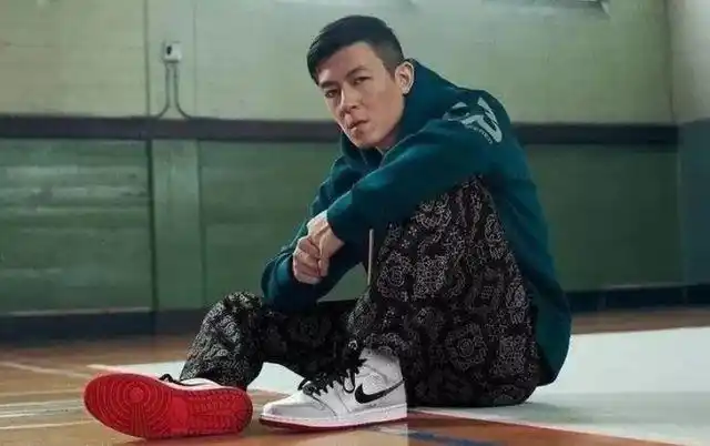 陈奕迅解约恐赔6000万外籍艺人陈冠希下架耐克联名帅到掉渣