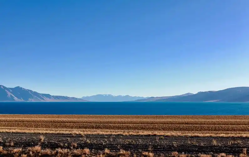 蓝天为滤镜,山湖可做背景,青藏高原的赞美已经太多,无需多说