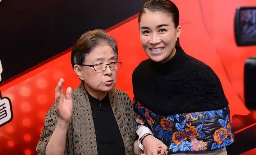 80岁丧夫又丧女,毛阿敏那英让年迈的她老有所依_丈夫_祖国_母亲