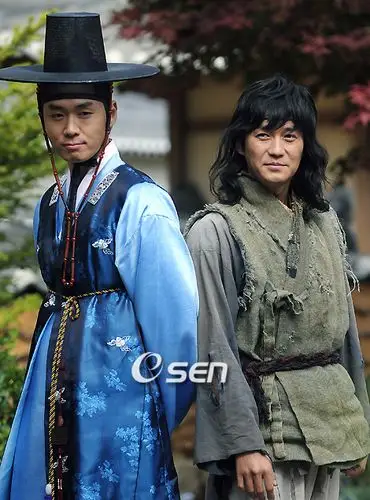 hll滴高度差啊,呵呵,延gg还戴了顶高帽子