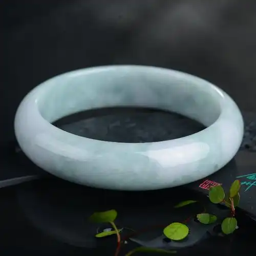 亿珍阁 精选珠宝玉器专场亿珍阁 a货翡翠手镯冰糯种浅绿飘花54-58mm多