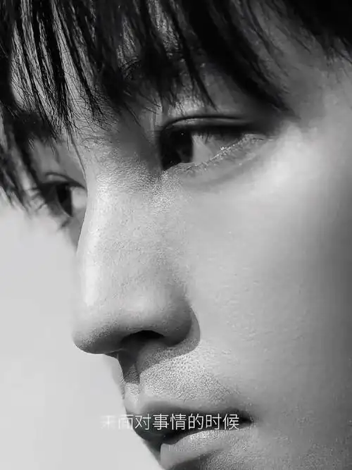 被戴耳钉的王俊凯帅疯