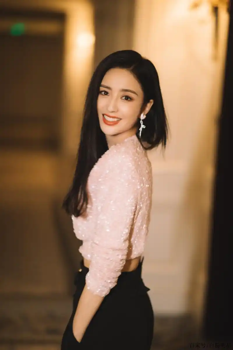 杨幂迪丽热巴和好?霍思燕杜江表面夫妻?佟丽娅争到抚养权?