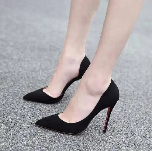尖头高跟鞋打造时尚都市风,搭出魅力优雅的轻奢质感