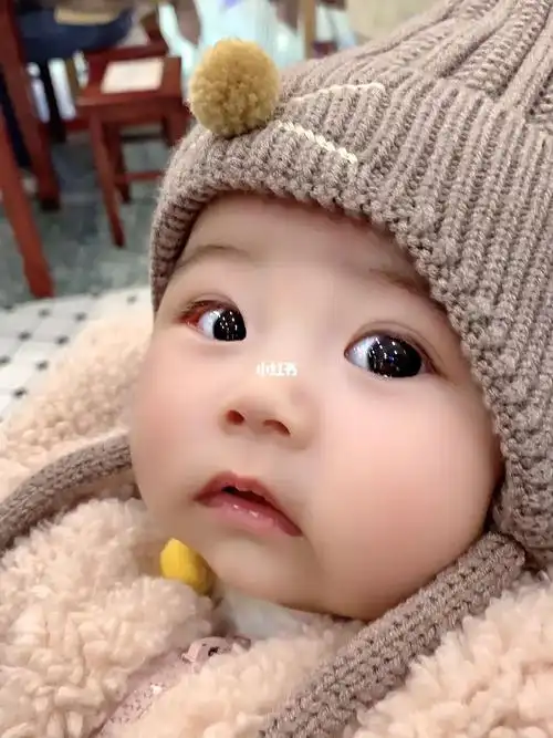 这么可爱的大眼睛萌娃你们打几分呢