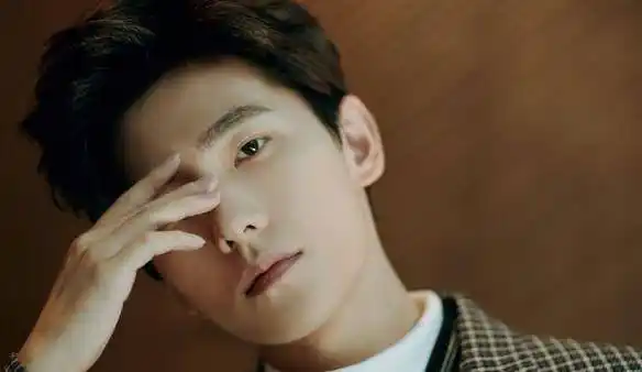 他是根红苗正的军艺校草,凭作品爆红,今一则爆料令他惨变怂包_杨洋