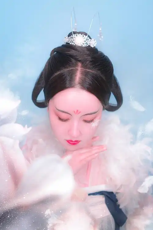 仙鹤少女古风汉服