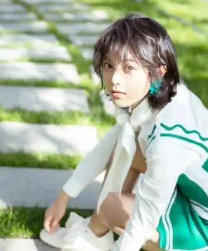 原创原创16岁的赵今麦为何能人气飙升得知她经纪人身份后网友打扰了