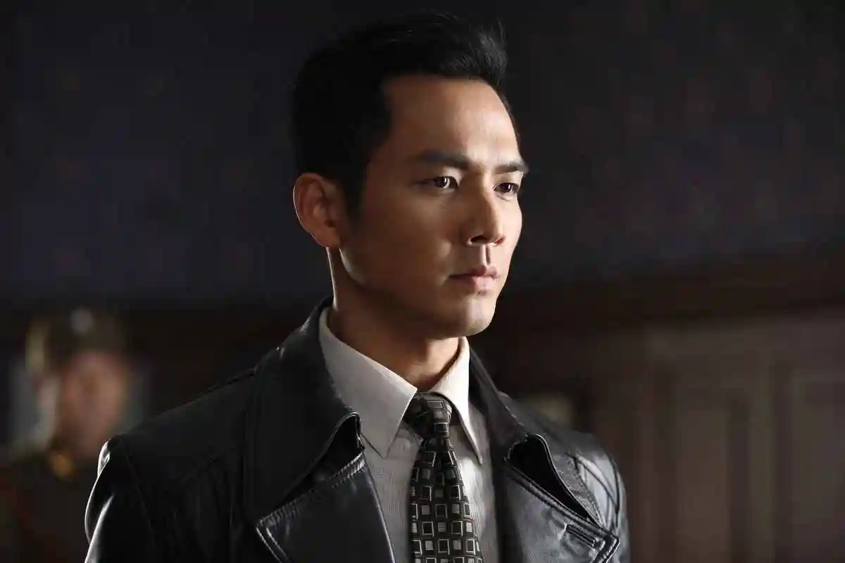 钟汉良一身军装颜值不减当年与杨幂同坐非常养眼