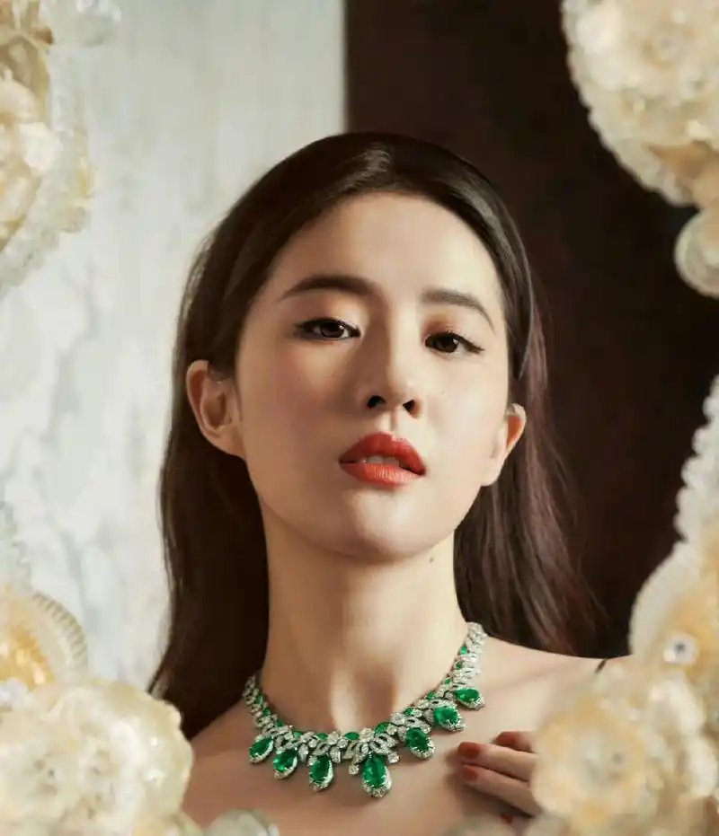 刘亦菲意式宫廷大片,刘亦菲拍摄《elle》2023年9月刊封面大片.