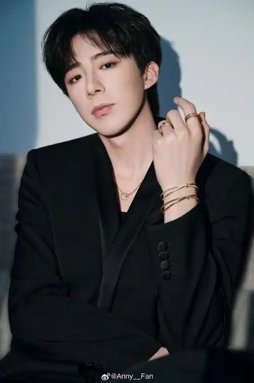 官宣照不要太帅哦～#刘宇宁宝曼兰朵卓韵代言人