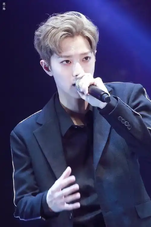 赖冠霖超话lkl lgl#赖冠霖初恋那件小事#小赖的金发舞台系列②@赖冠霖