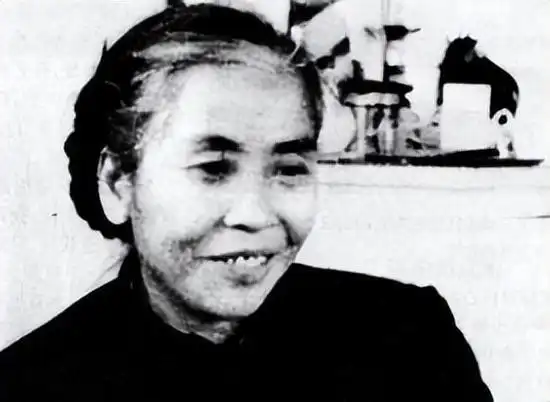 贺子珍逝世,上海市委不敢作主张,邓小平一句话定下葬礼规格