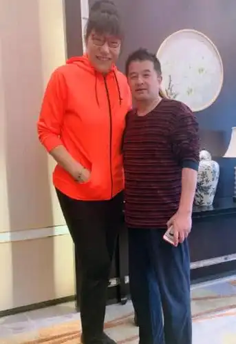 现在,从毕福剑最近的照片来看,这一