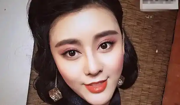 何承熹花800万整容成范冰冰嫁给主刀医生后她过得幸福吗