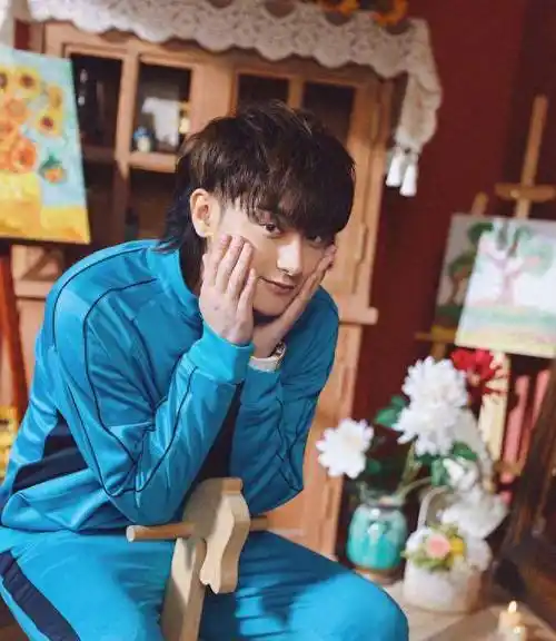 黄子韬公开自己理想型女友,看到条件之后,二次元妹子超开心_网友_文案