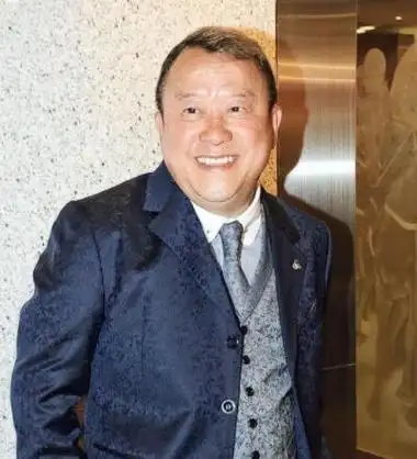 "遮羞布"被撕开!曾志伟"隐藏癖好"被曝光,难怪曾宝仪没结婚