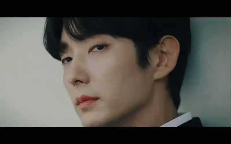 李准基眼睛里全是戏恶之花