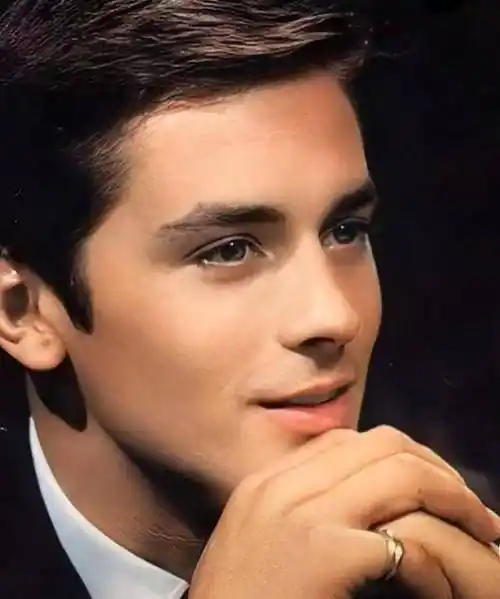 阿兰德龙年轻时确实很帅,可惜太花心了_罗密·施奈德_安东尼_娜塔莉