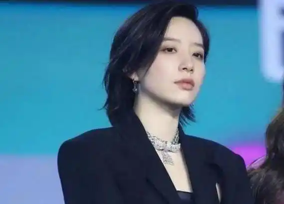 李斯丹妮金晨连麦,原来她俩都是喜剧人,她俩什么时候成为好朋友的?