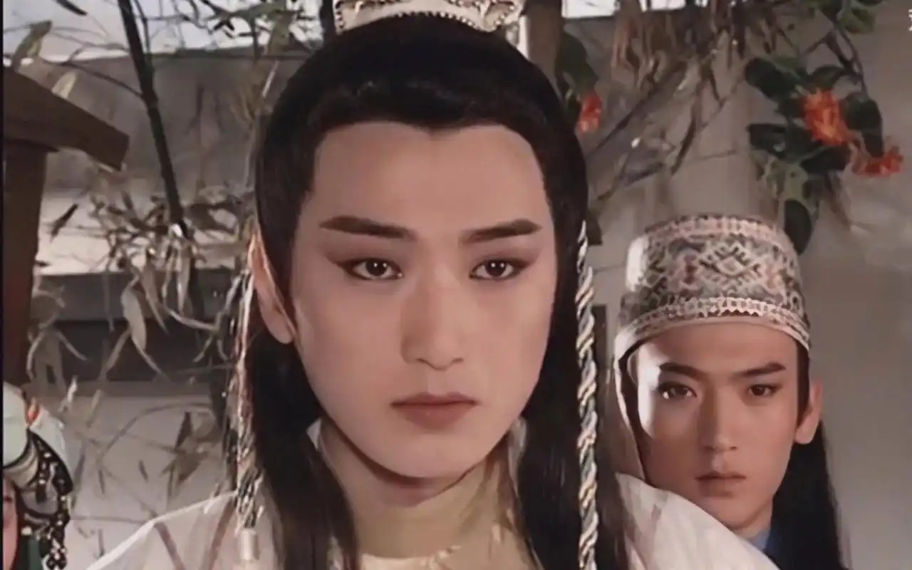 若是说到最高冷,最贵气的内地古装**是谁,大概很多人都会想到邵峰在