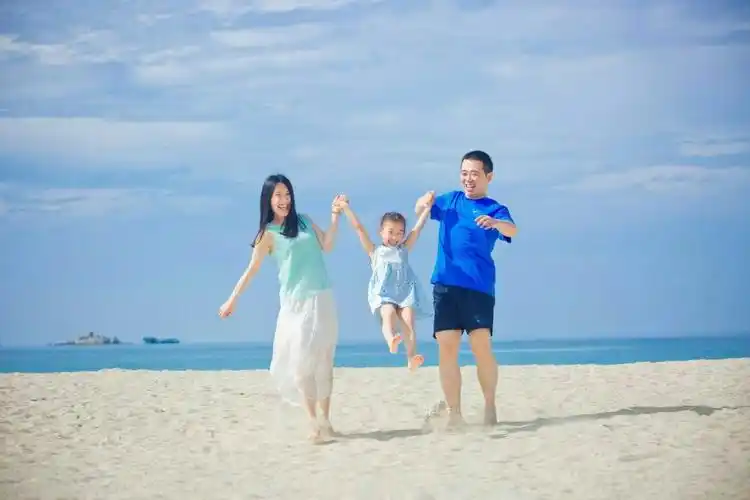 和谐温馨一家三口