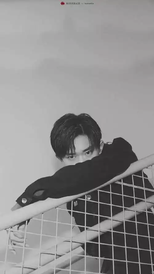 一组易烊千玺超拽帅气的高清图片   千纸鹤们在哪里呢,易烊千玺帅气的