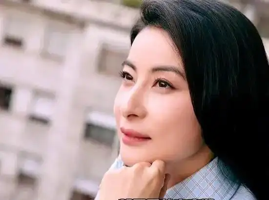 一,郭晶晶传奇的跳水生涯郭晶晶1981年出生于河北保定,是中国跳水界