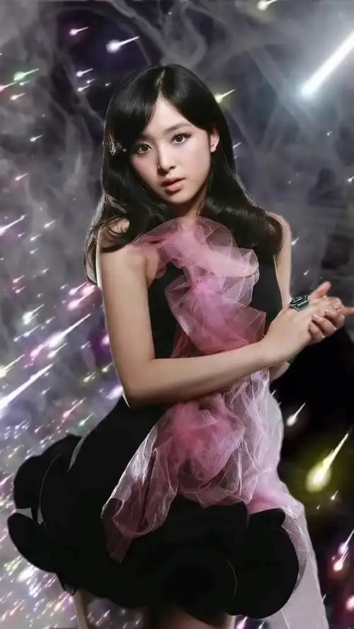 美女#流星雨下的张含韵仙气飘飘!