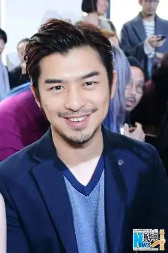 陈柏霖纽约亮相引发尖叫干净利落帅气