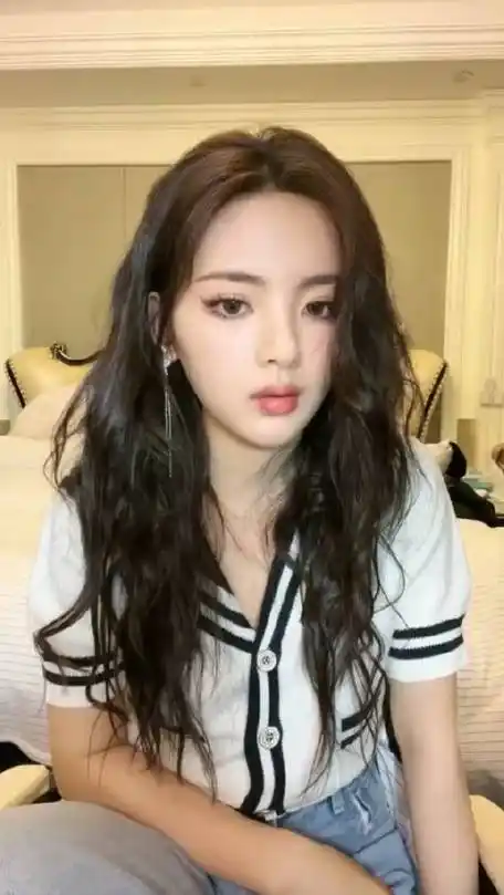 杨超越直播日常分享