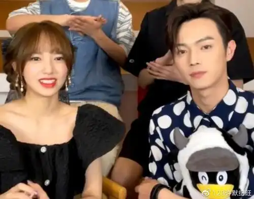 程潇许凯现身扫楼直播互动好甜俊男靓女cp感看不腻