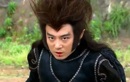 3,新疆演员刘涛在封神英雄榜中扮演哮天犬,刘涛杀马特的造型看着